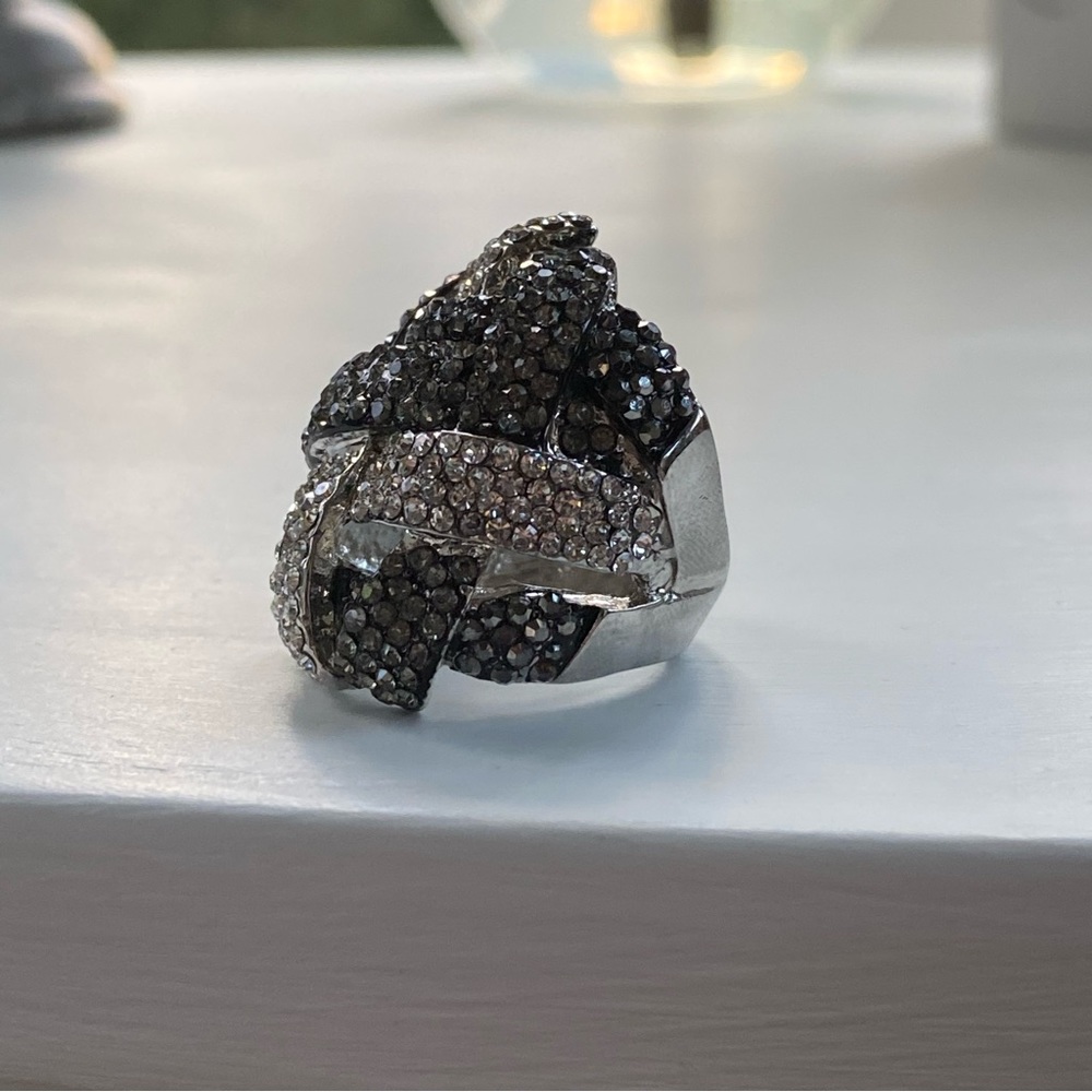 Black & White Rhinestone Ring - Picture 4 of 14